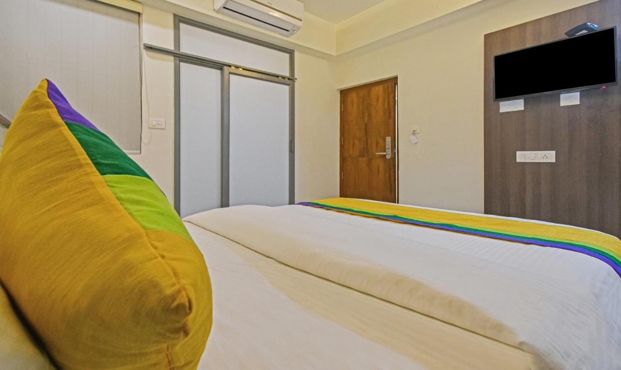 Itsy Hotels Deluxe Inn Chennai Exteriör bild